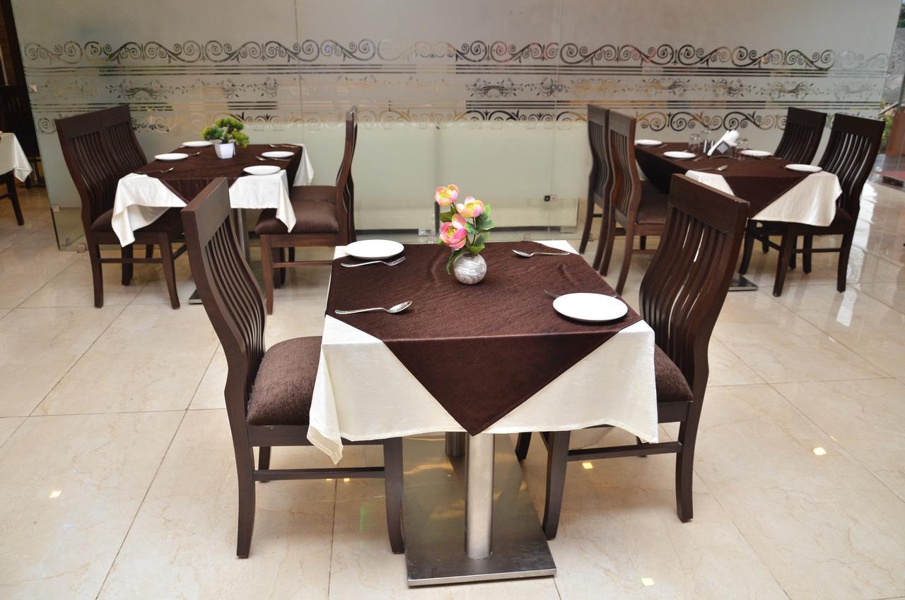 Regal Hotel And Restaurant Матхура Экстерьер фото