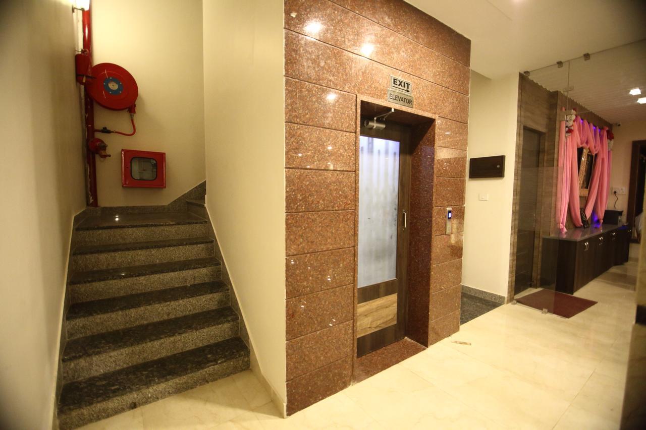 Regal Hotel And Restaurant Матхура Экстерьер фото